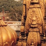 झुक रहा है ज्योतिर्लिंग काशी विश्वनाथ मंदिर का स्वर्ण शिखर, सीलन है वजह