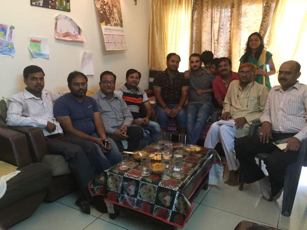 धर्महरि श्री चित्रगुप्त मन्दिर अयोध्या के जीर्णोद्धार को लेकर आहूत की गई महत्वपूर्ण बैठक