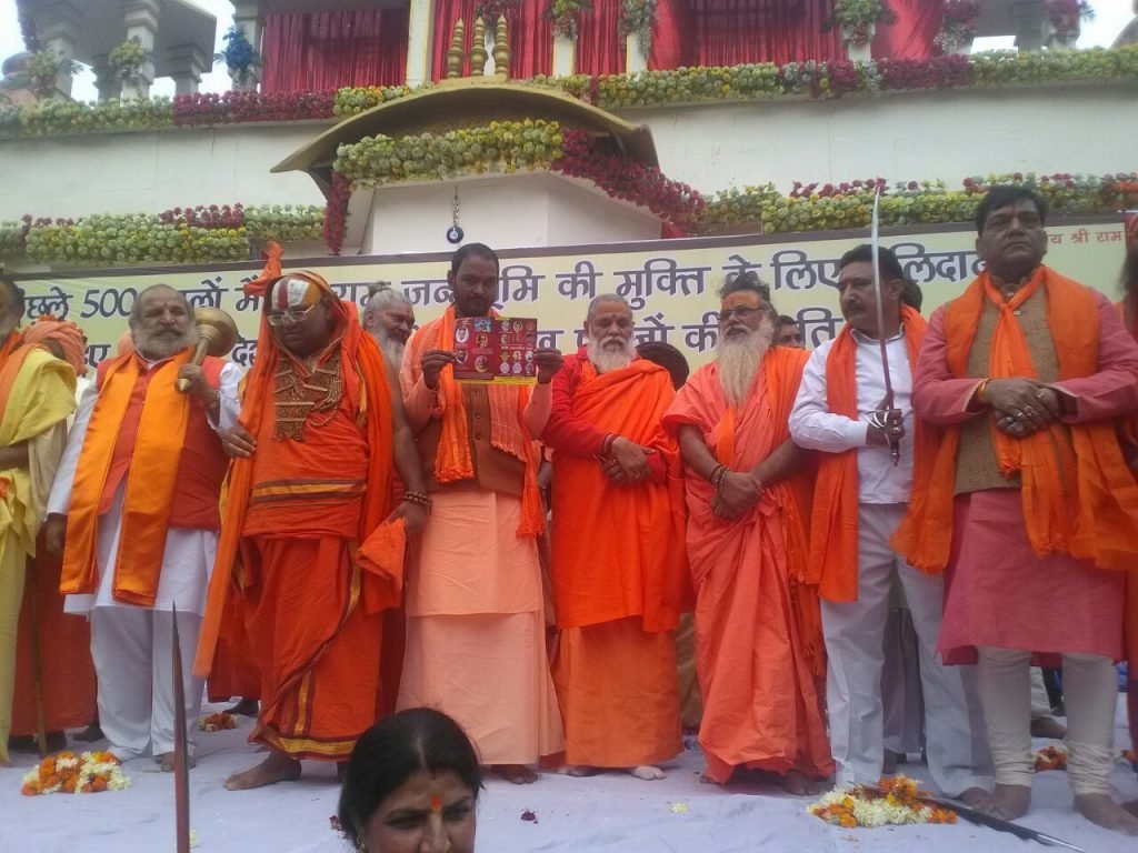 “दैवी- दानवीय युद्ध” पुस्तक का विमोचन