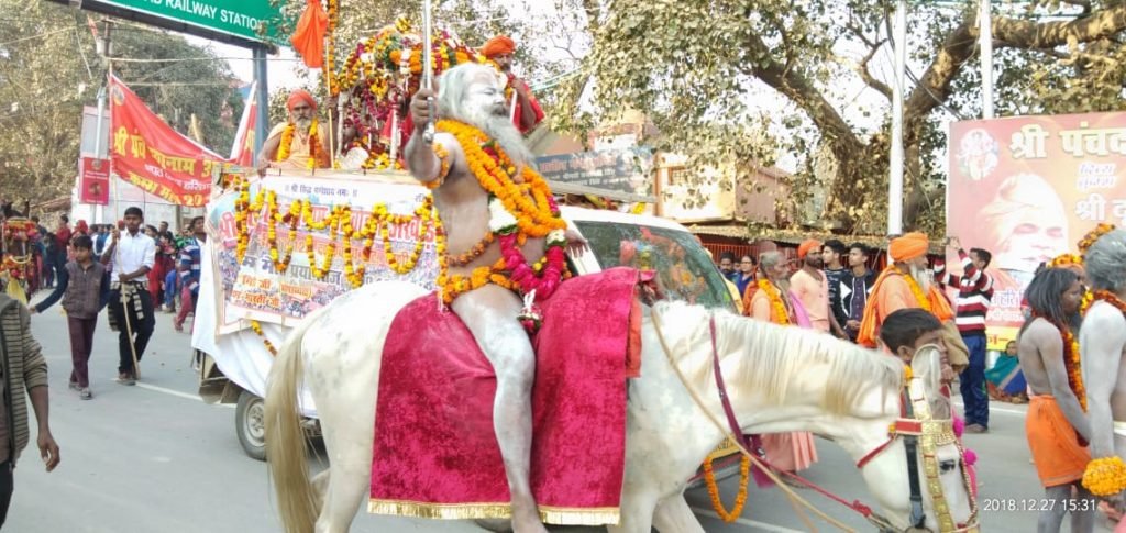 कुम्भ मेला 2019 में आवाहन अखाड़ा ने पहली बार निकाली अलग पेशवाई