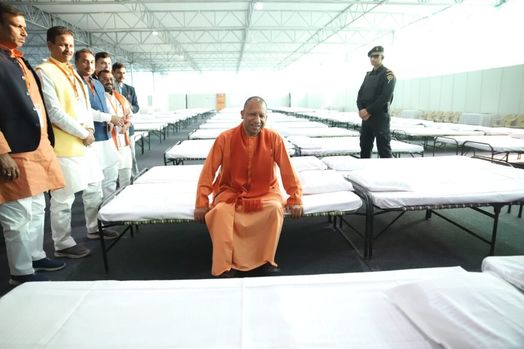 सीएम योगी ने श्रद्धालुओं के लिए महाकुंभ क्षेत्र में किया 25,000 बेड के सार्वजनिक आश्रय स्थल की शुरुआत