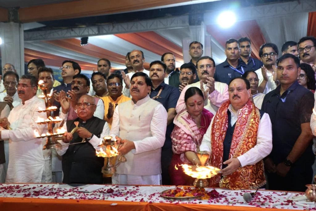 भोपाल: केंद्रीय मंत्री नड्डा एवं मुख्यमंत्री डॉ. मोहन यादव ने माँ नर्मदा की महाआरती में लिया हिस्सा