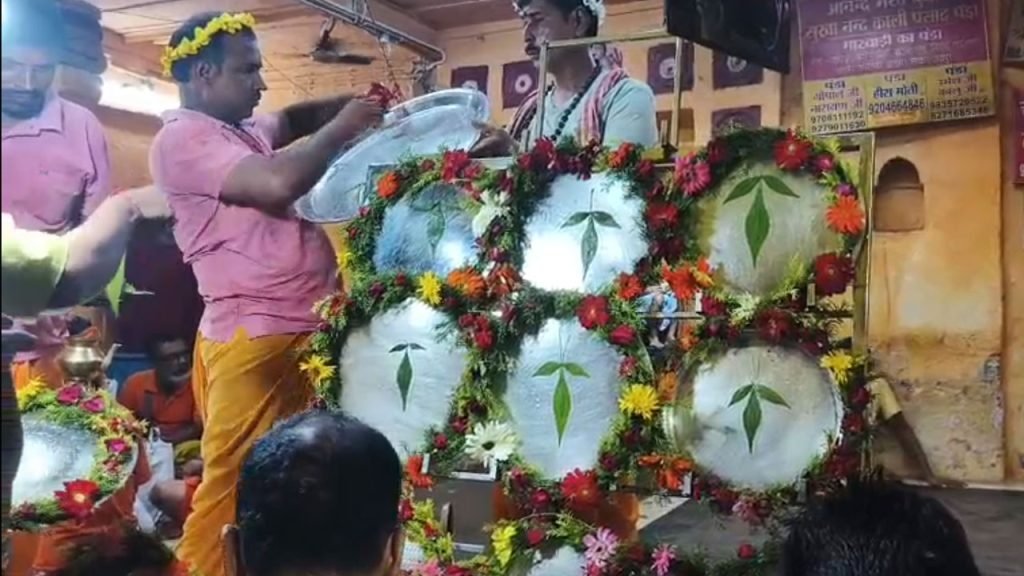 बाबा बैद्यनाथ मंदिर प्रांगण में भव्य बेलपत्र प्रदर्शनी: एक अनोखी परंपरा का जीवंत रूप