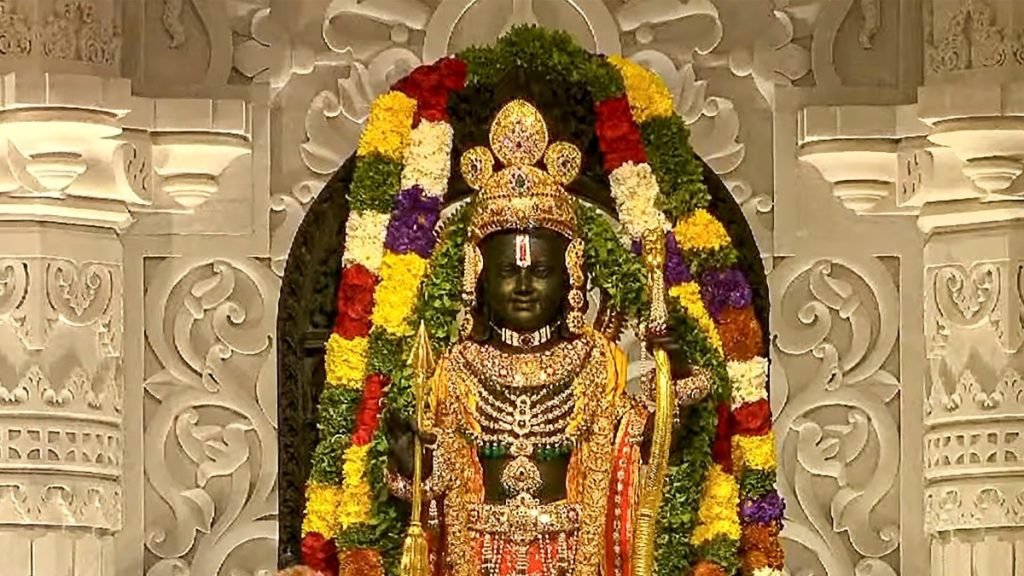 अयोध्याः रामलला को पहली बार बहन शांता की राखी अर्पित, राम मंदिर में रक्षाबंधन बना ऐतिहासिक
