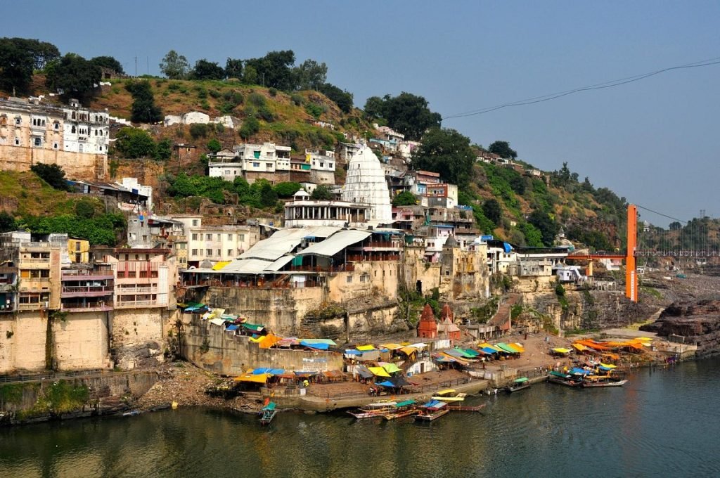 ओंकारेश्वर मंदिर में सावन के चौथे सोमवार को उमड़े श्रद्धालु