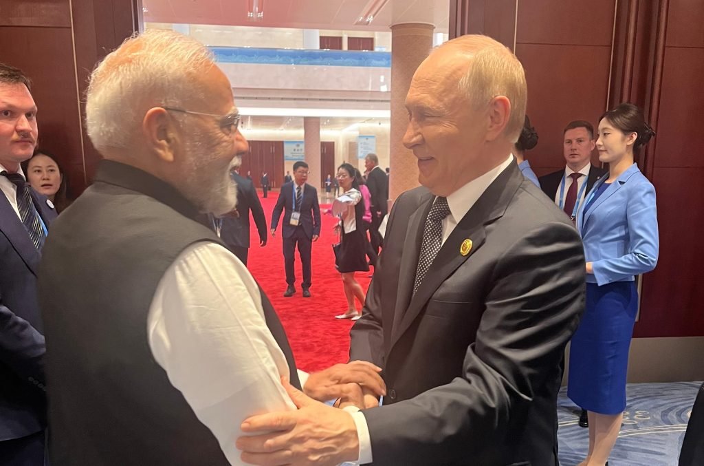 प्रधानमंत्री मोदी और राष्ट्रपति पुतिन की मुलाकात में दिखी गहरी दोस्ती, तियानजिन में SCO शिखर सम्मेलन में हुई भेंट