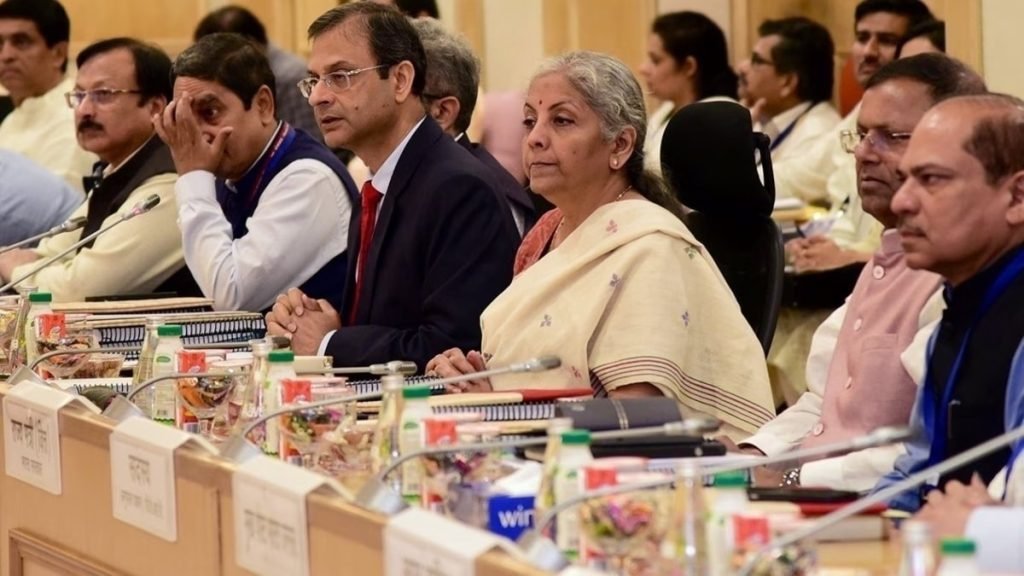 GST Council Meeting: रोज़मर्रा की चीज़ें हो सकती हैं सस्ती, लग्ज़री आइटम्स पर बढ़ेगा टैक्स