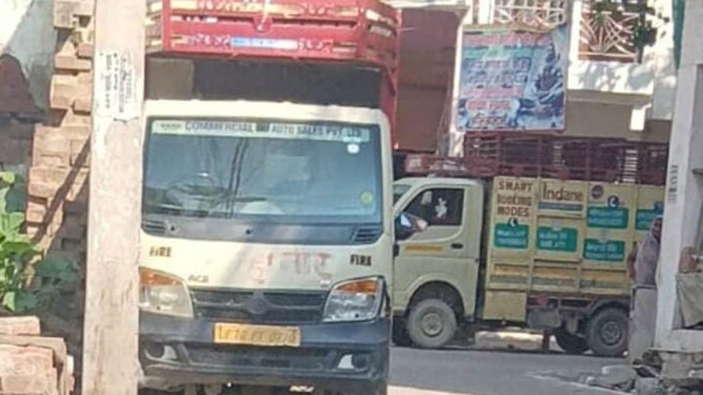 बेतरतीब खड़े वाहनों से कस्बे में जाम, गैस सिलेंडर लदे वाहन बने बड़ी समस्या