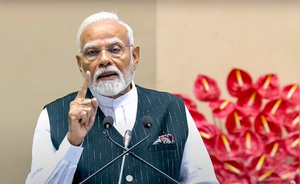 प्रधानमंत्री मोदी ने राष्ट्रीय शिक्षक पुरस्कार विजेताओं से की बातचीत, हर घर पर ‘स्वदेशी’ बोर्ड लगाने का किया आह्वान
