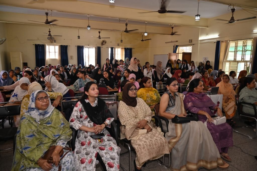 प्रयागराज हमीदिया गर्ल्स डिग्री कॉलेज में “स्वास्थ्य महोत्सव” का आयोजन, तम्बाकू मुक्त जीवन पर जोर