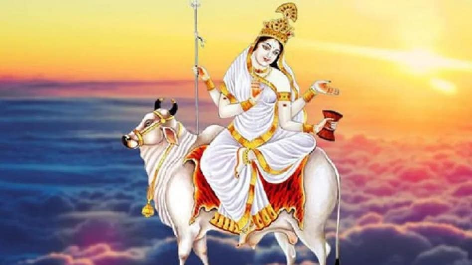 शारदीय नवरात्रि का पहला दिन : भक्तों ने माँ शैलपुत्री की पूजा-अर्चना की शुरुआत
