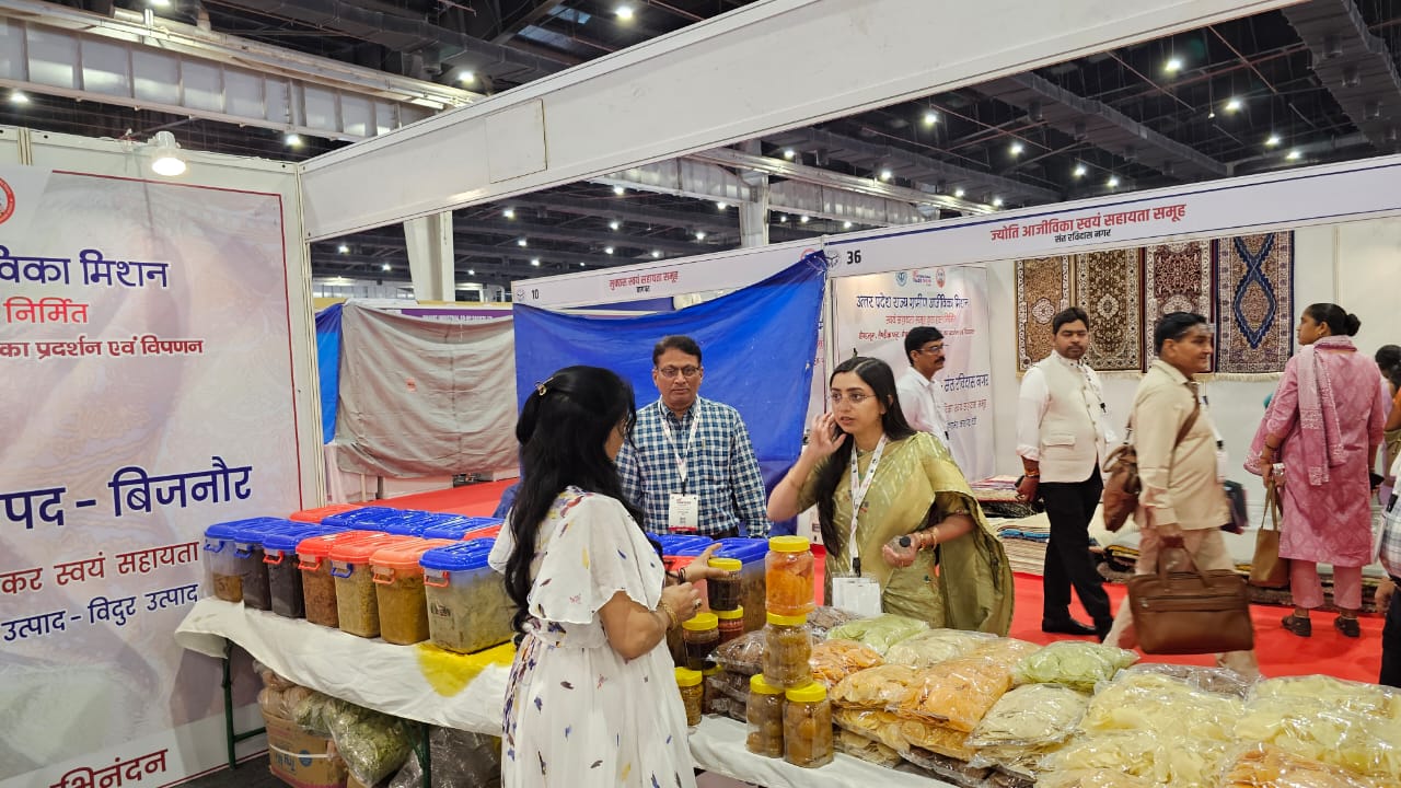 यूपी की दीदियों के उत्पादों को मिला ग्लोबल मंच : हुनर की चमक