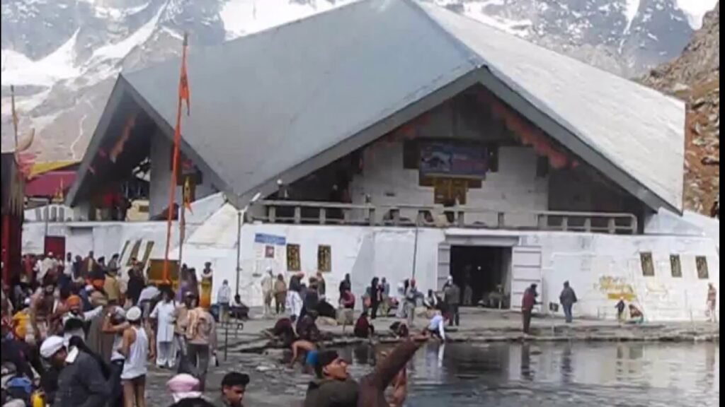उत्तराखंड: सुहावने मौसम में हेमकुंड साहिब के कपाट अंतिम अरदास के साथ शीतकाल के लिए बंद